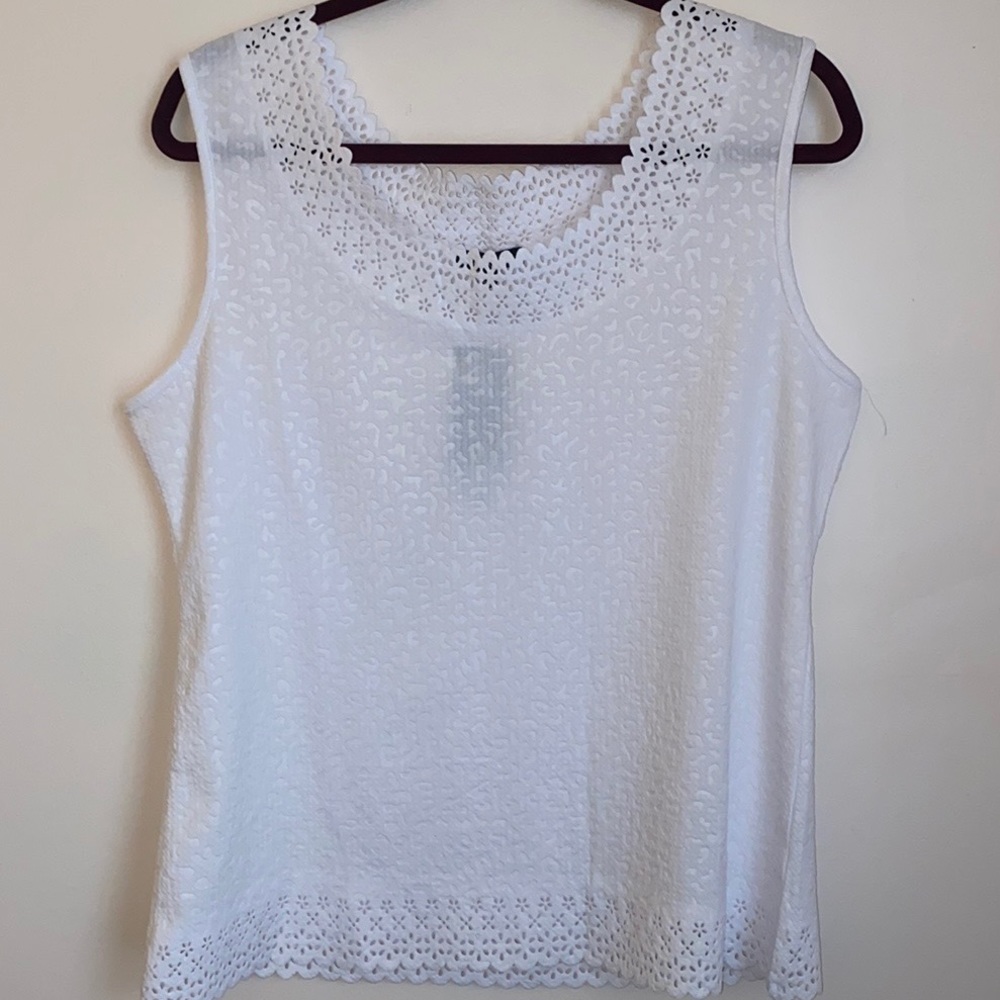 White Tank Top with Lace Design sz Large